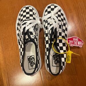 Brand new vans shoes size 7(women)